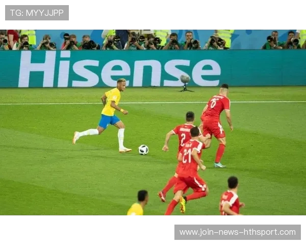 世界杯赛场：那枚红牌背后究竟隐藏了什么？