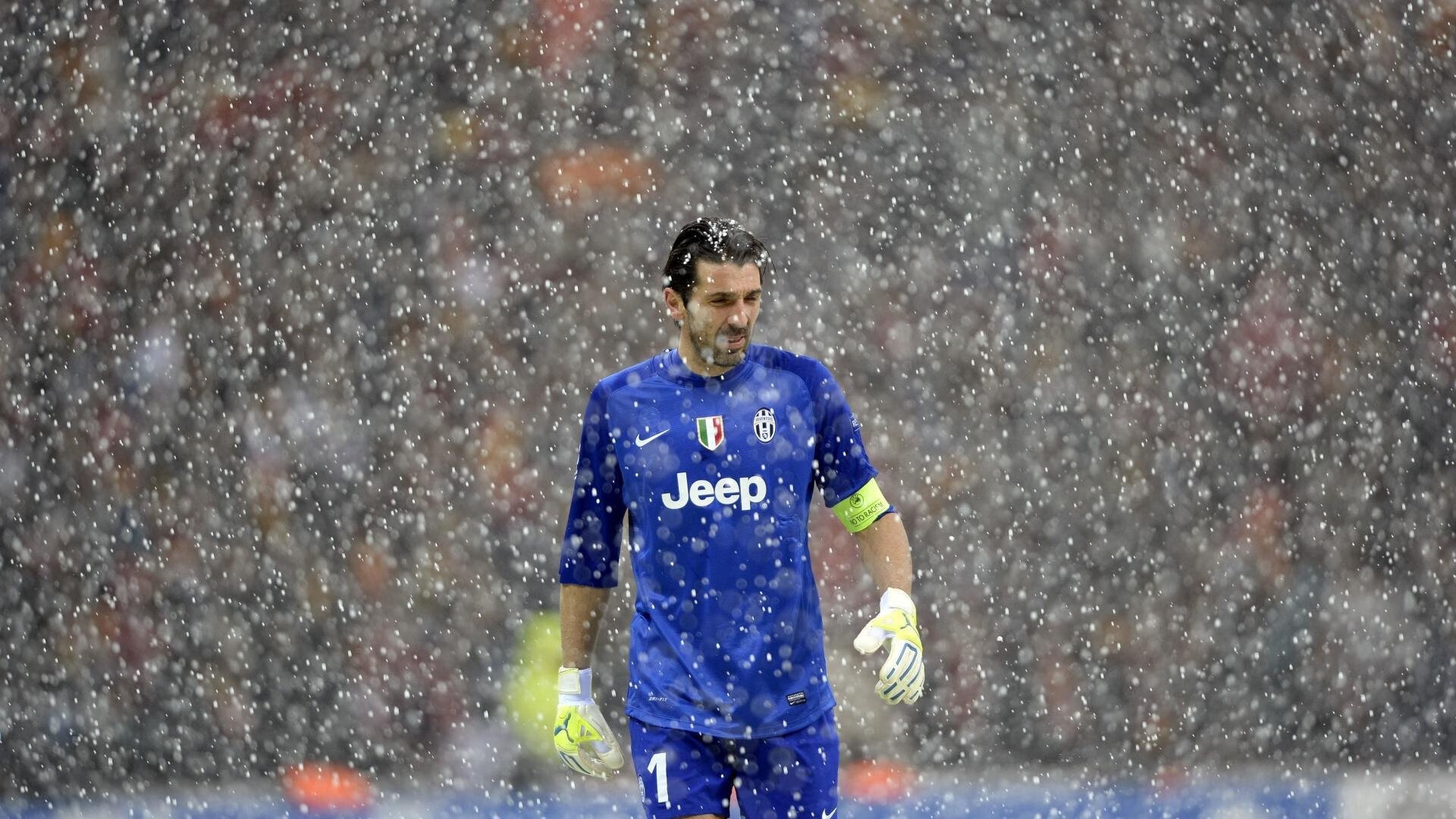 “柔性缓冲跑道”小学操场试用 学生摔倒受伤率明显下降